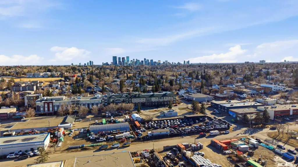 319 36 Avenue NE Calgary AB T2E 2L6