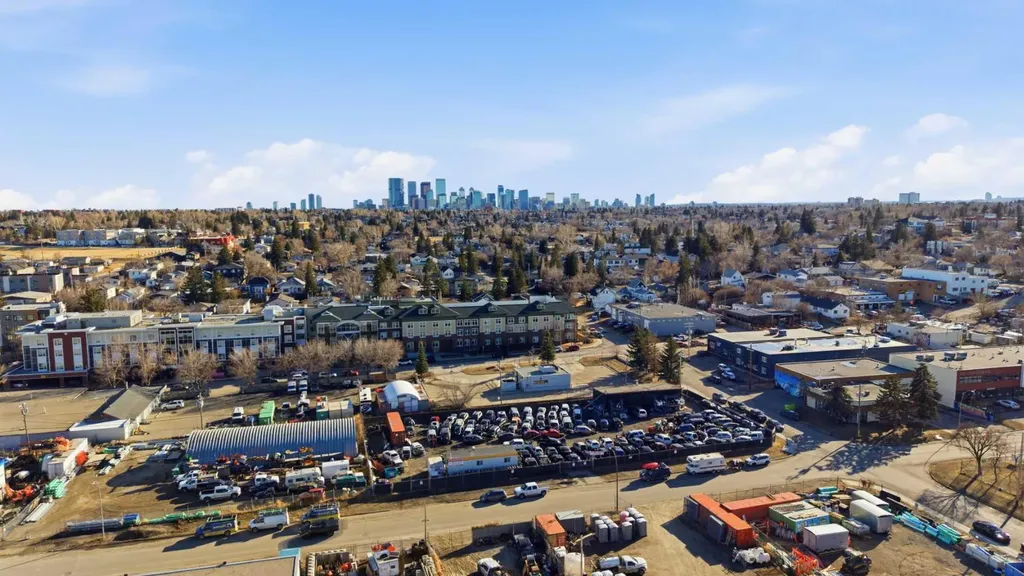 319 36 Avenue NE Calgary AB T2E 2L6