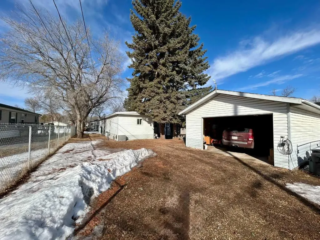 5213 58 Street Camrose AB T4V 2X8
