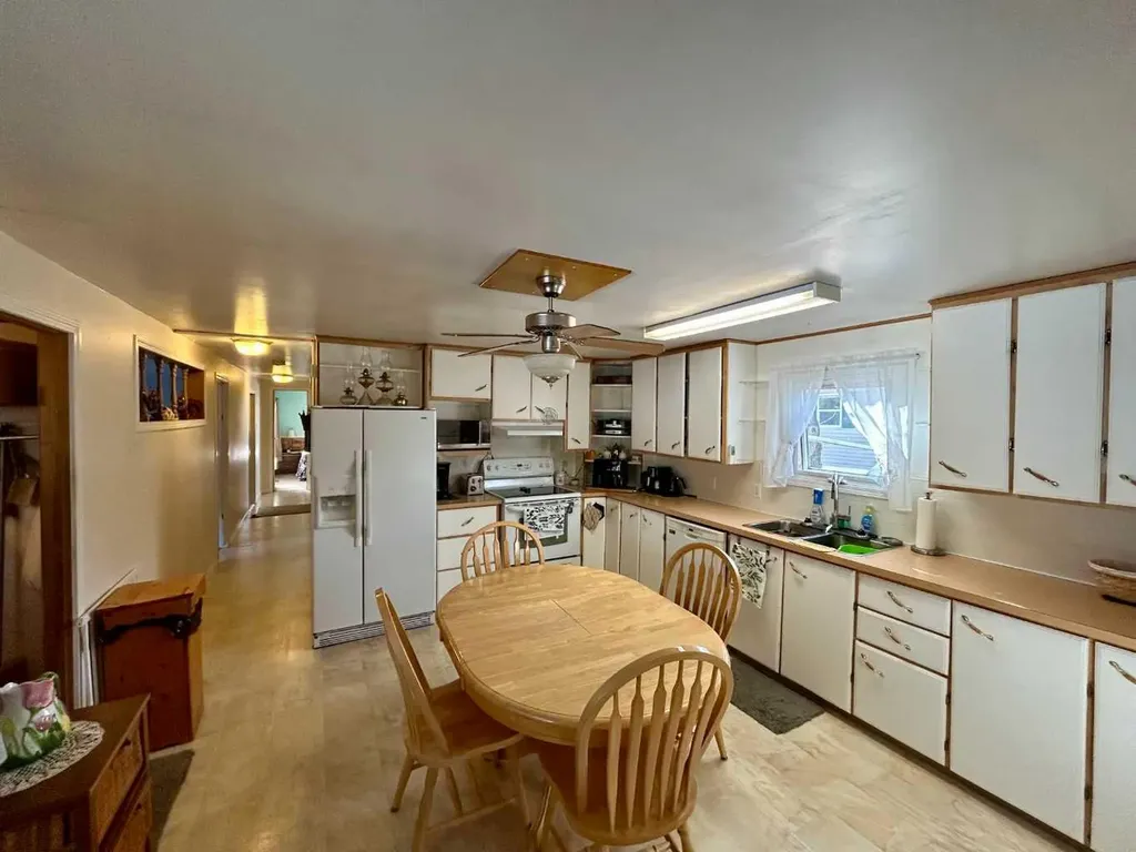 5213 58 Street Camrose AB T4V 2X8