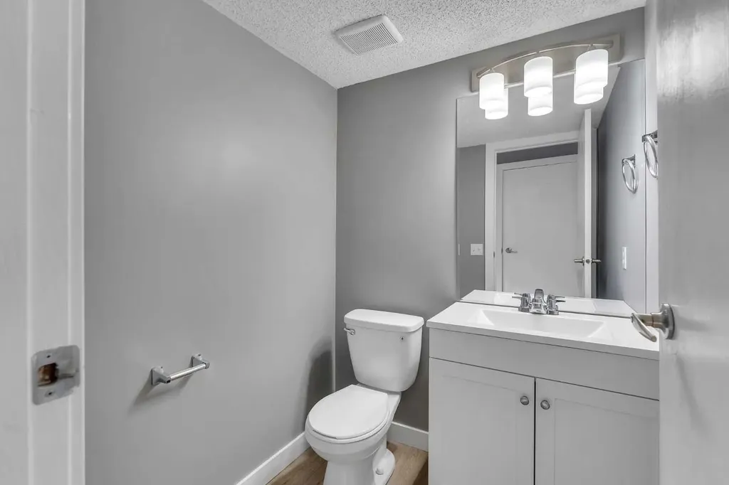 7172 Coach Hill Road SW Calgary AB T3H 1C8
