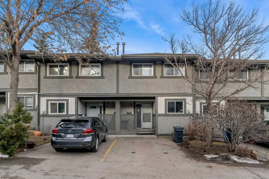 7172 Coach Hill Road SW Calgary AB T3H 1C8