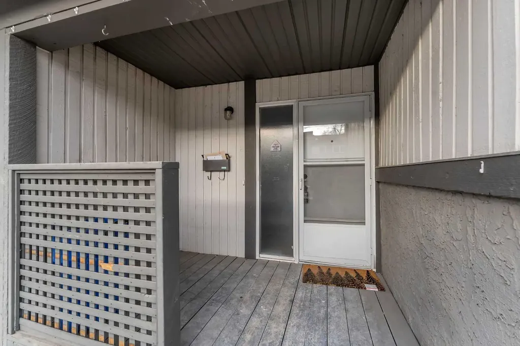 7172 Coach Hill Road SW Calgary AB T3H 1C8