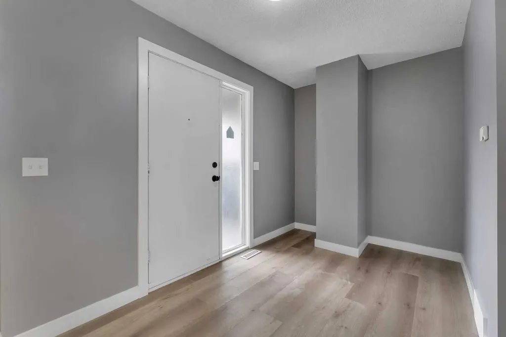 7172 Coach Hill Road SW Calgary AB T3H 1C8