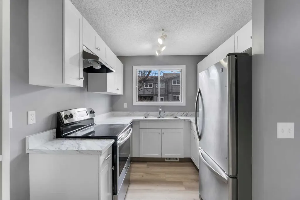 7172 Coach Hill Road SW Calgary AB T3H 1C8