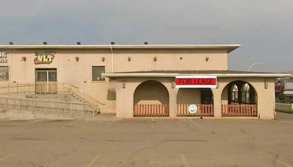 3216 13 Avenue SE Medicine Hat AB T1B 1H8