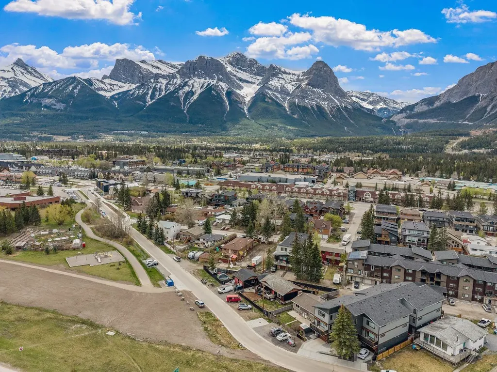 1405 & 1409 Mountain Avenue Canmore AB T1W 1M3