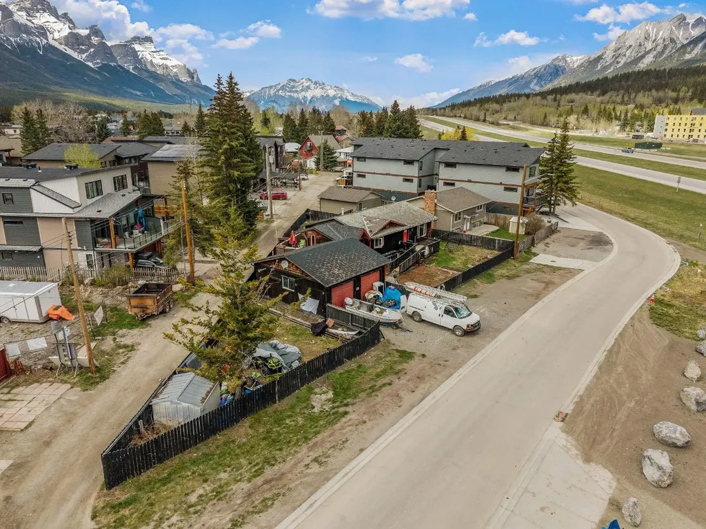 1405 & 1409 Mountain Avenue Canmore AB T1W 1M3