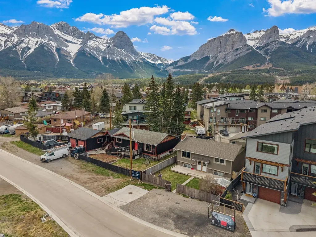 1405 & 1409 Mountain Avenue Canmore AB T1W 1M3