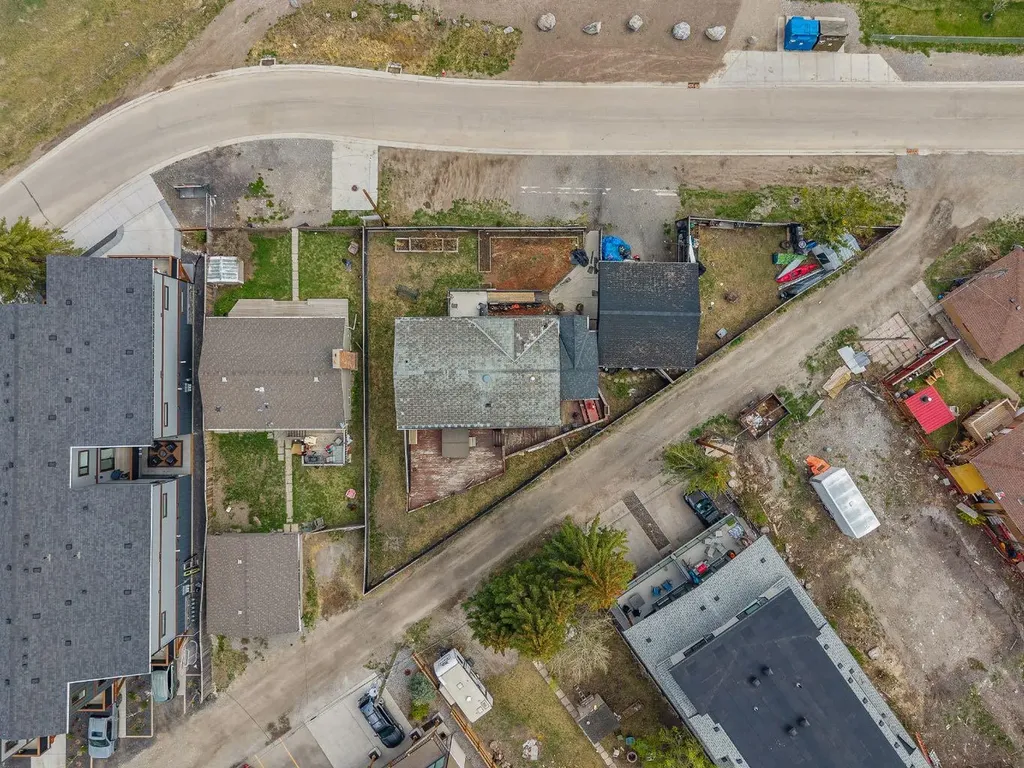 1405 & 1409 Mountain Avenue Canmore AB T1W 1M3