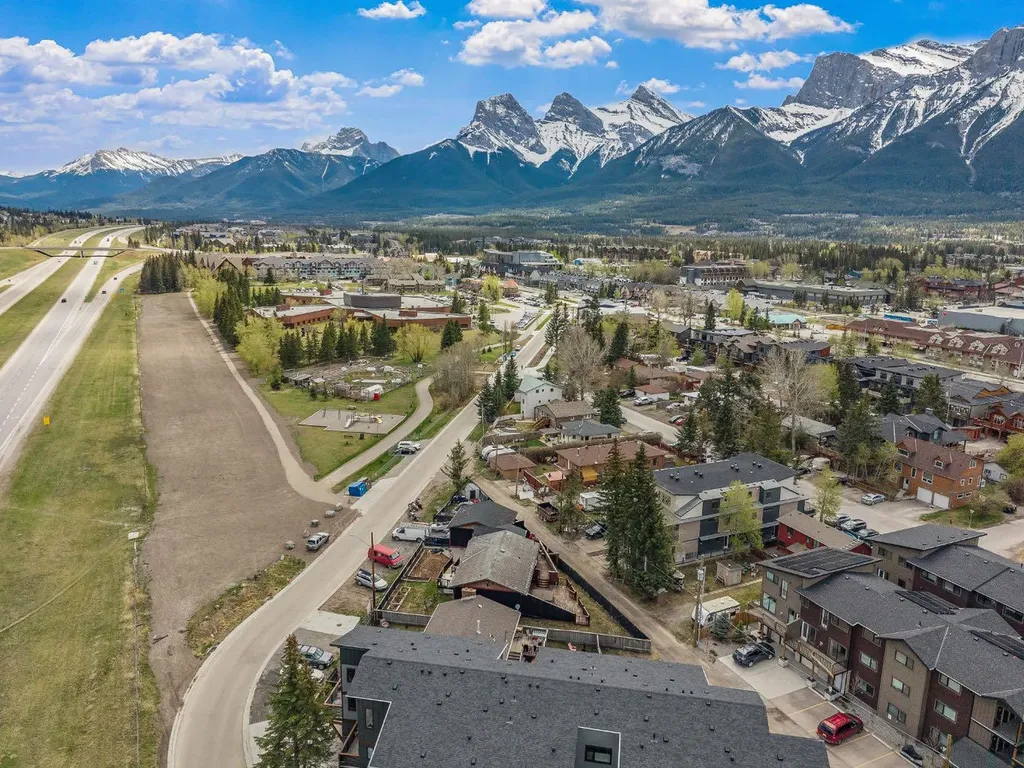 1405 & 1409 Mountain Avenue Canmore AB T1W 1M3