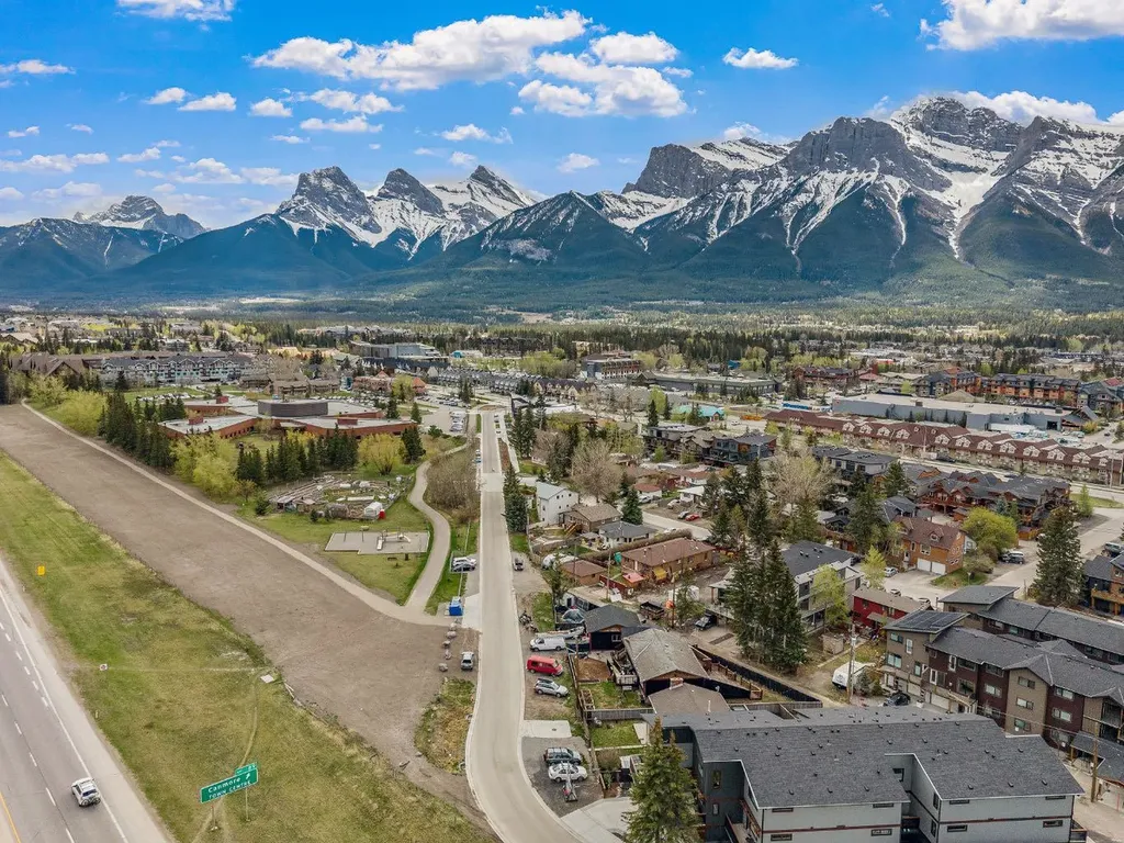1405 & 1409 Mountain Avenue Canmore AB T1W 1M3