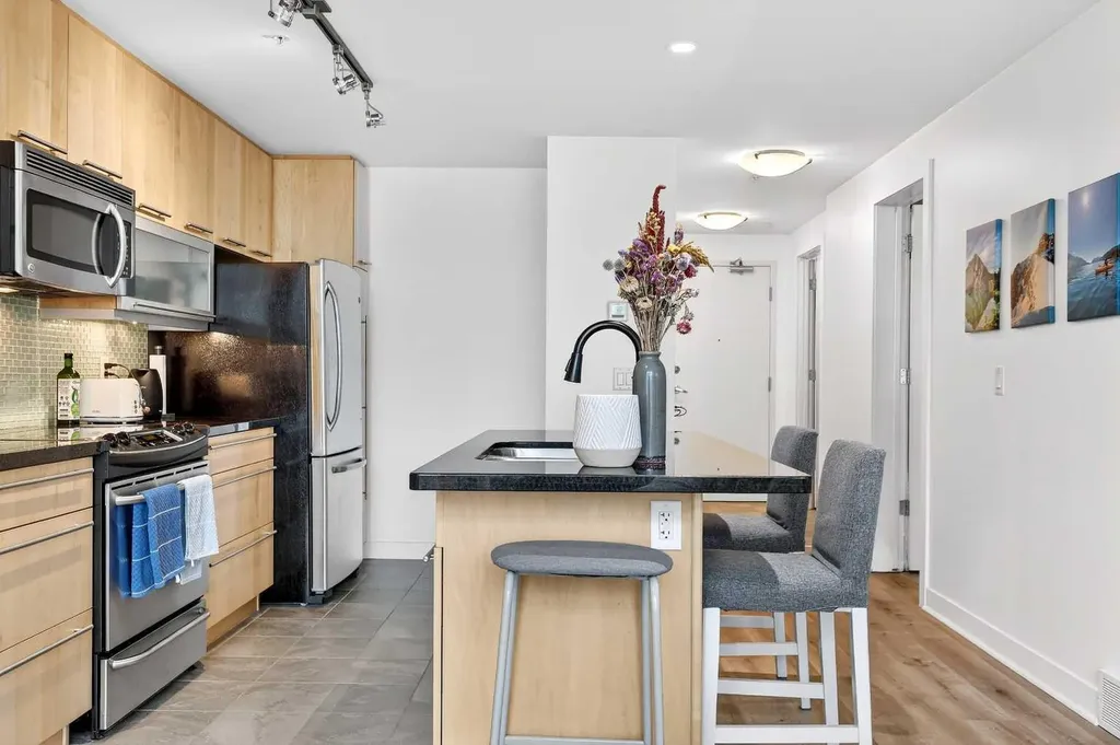 215 13 Avenue SW Calgary AB T2R0V6