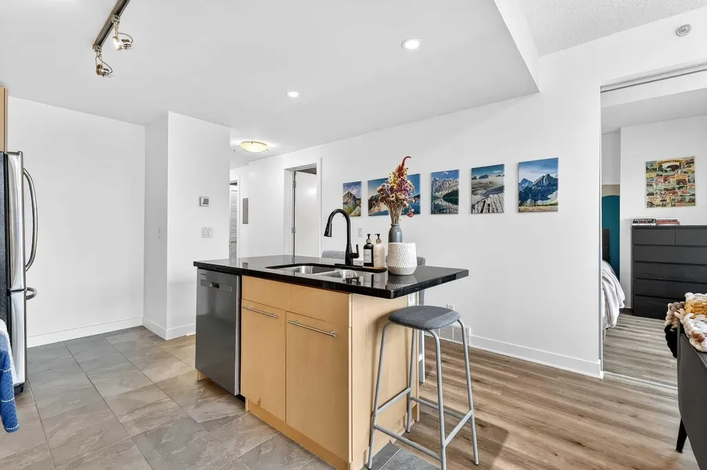 215 13 Avenue SW Calgary AB T2R0V6