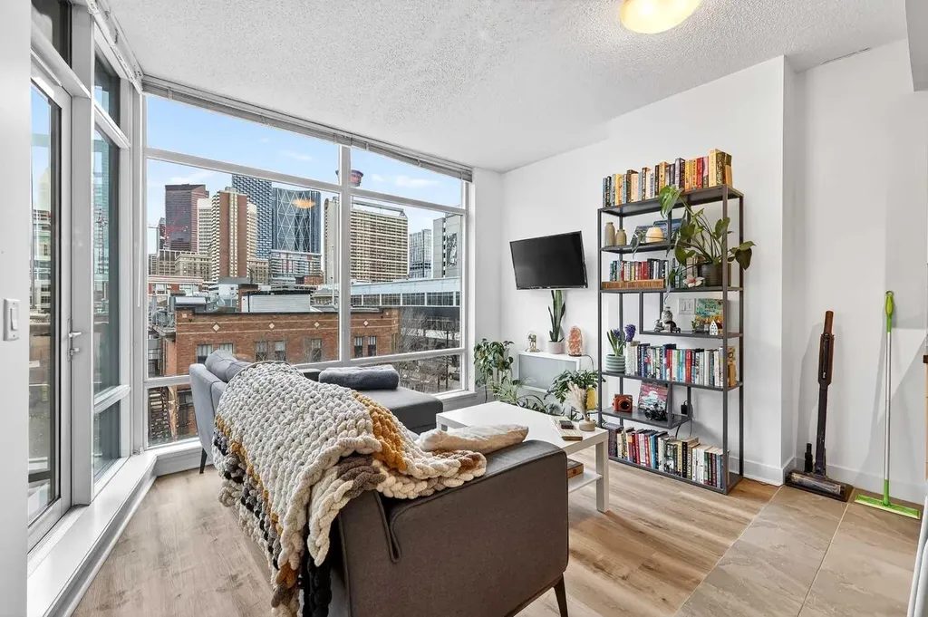 215 13 Avenue SW Calgary AB T2R0V6