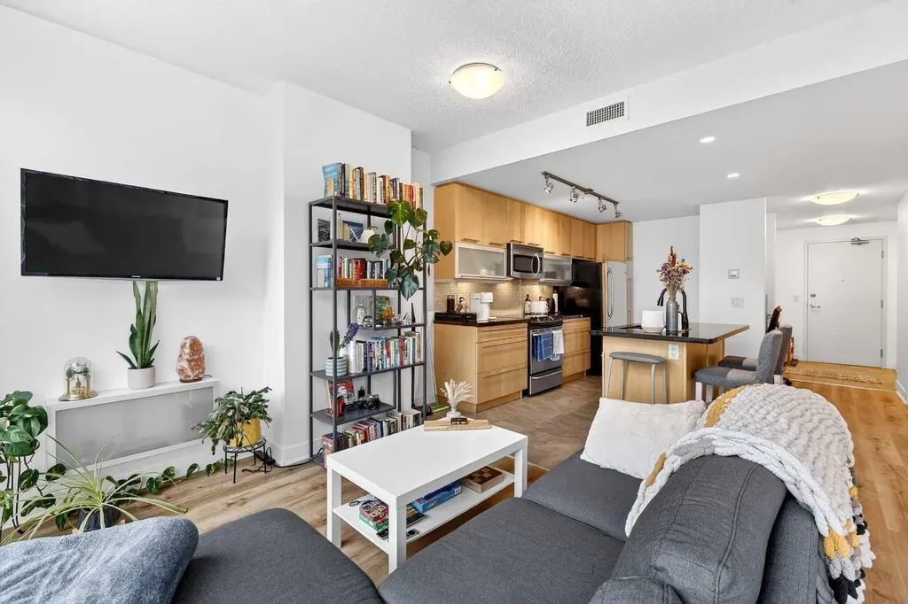 215 13 Avenue SW Calgary AB T2R0V6