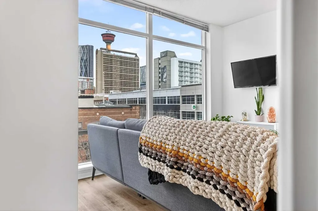 215 13 Avenue SW Calgary AB T2R0V6