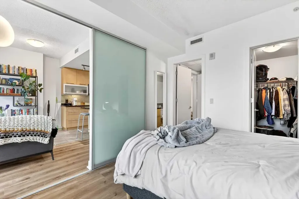 215 13 Avenue SW Calgary AB T2R0V6