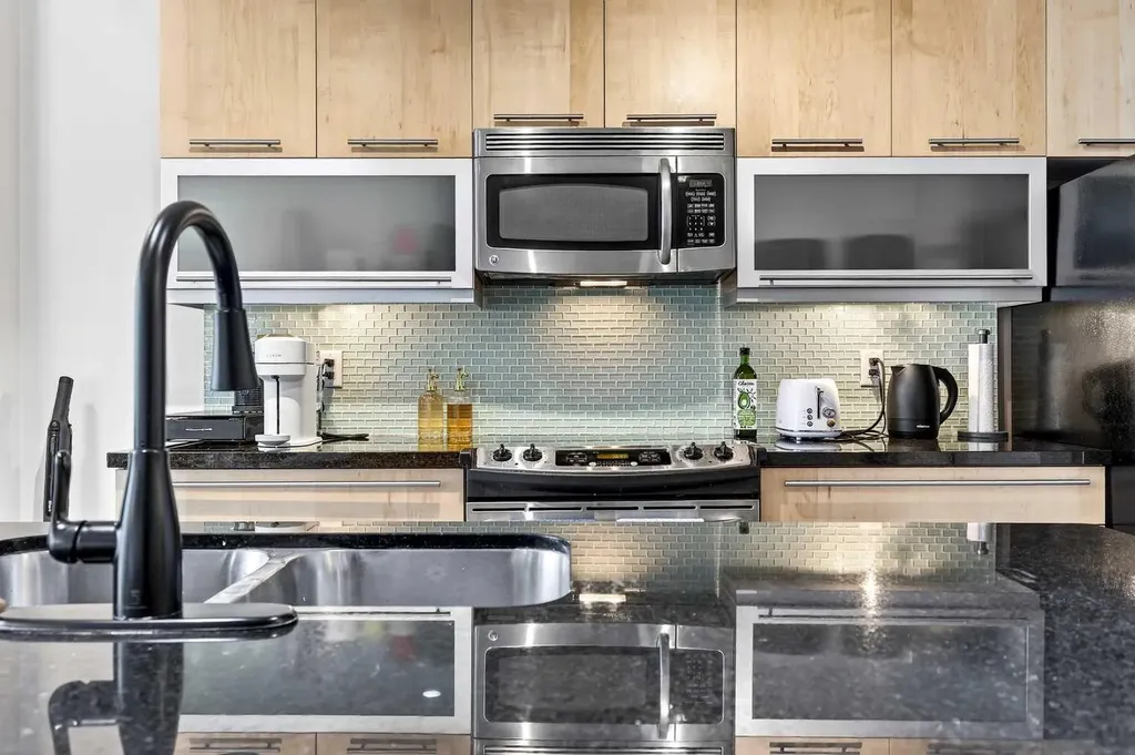 215 13 Avenue SW Calgary AB T2R0V6