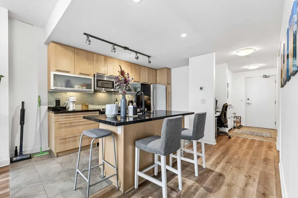 215 13 Avenue SW Calgary AB T2R0V6