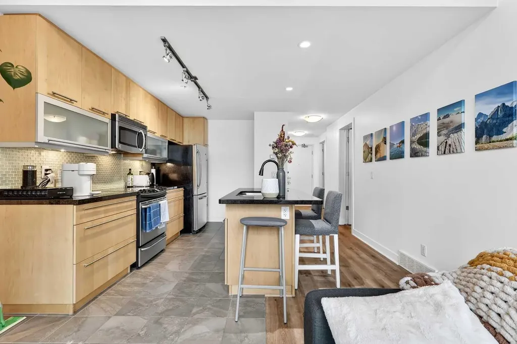215 13 Avenue SW Calgary AB T2R0V6