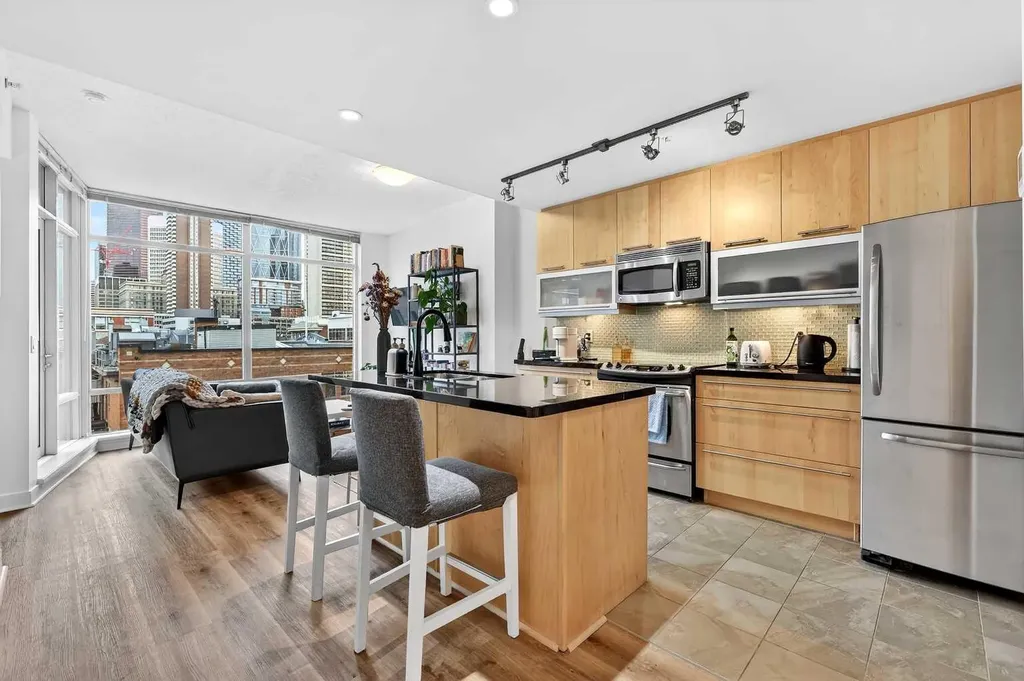 215 13 Avenue SW Calgary AB T2R0V6