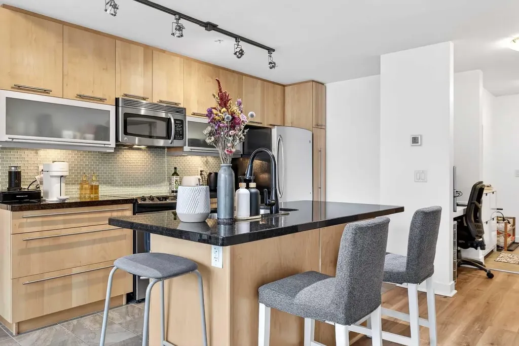 215 13 Avenue SW Calgary AB T2R0V6