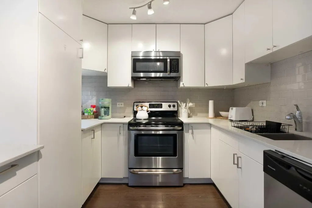 515 17 Avenue SW Calgary AB T2S 0A9