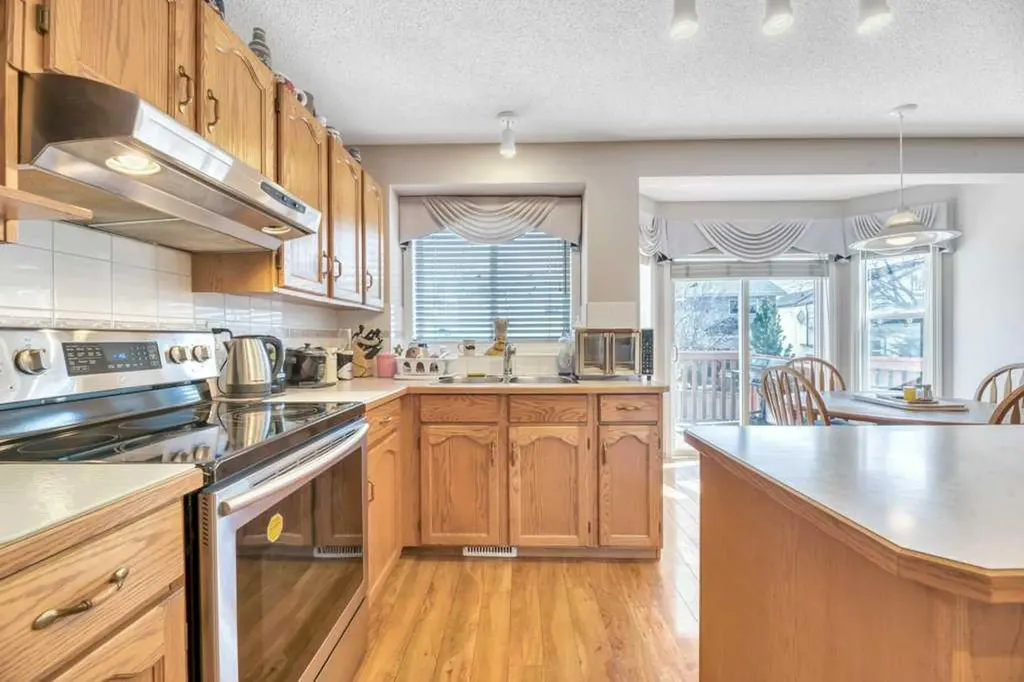 52 Country Hills Green NW Calgary AB T3K 4Y4