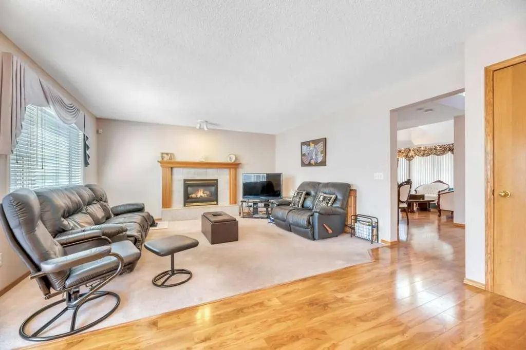52 Country Hills Green NW Calgary AB T3K 4Y4