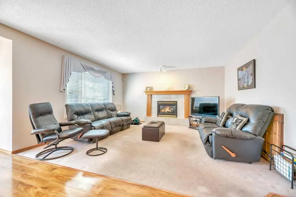 52 Country Hills Green NW Calgary AB T3K 4Y4