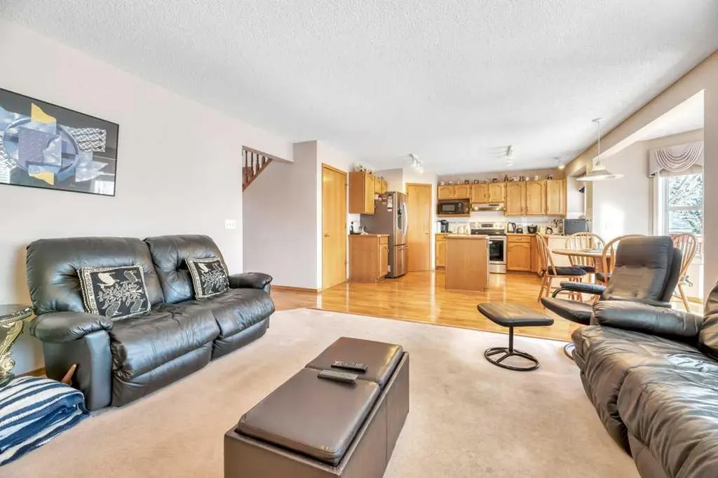 52 Country Hills Green NW Calgary AB T3K 4Y4