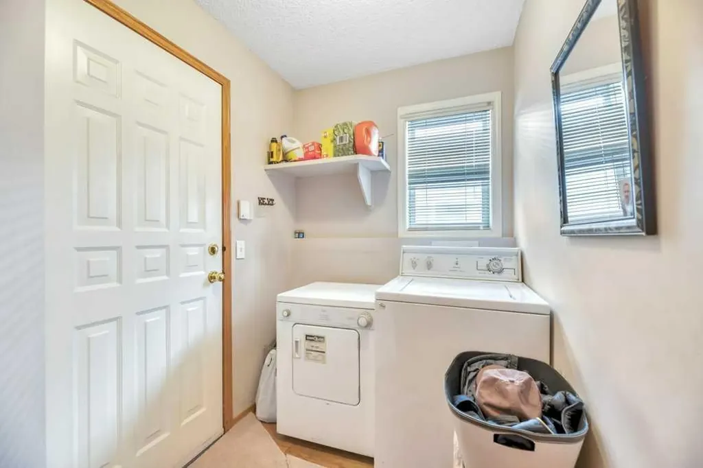 52 Country Hills Green NW Calgary AB T3K 4Y4