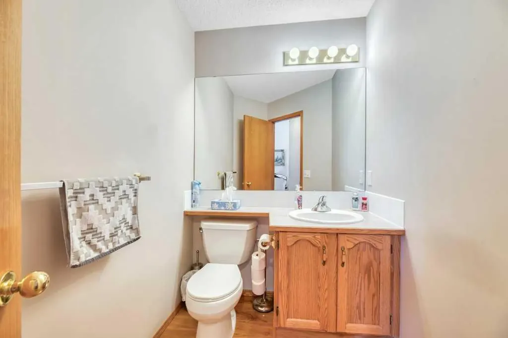 52 Country Hills Green NW Calgary AB T3K 4Y4