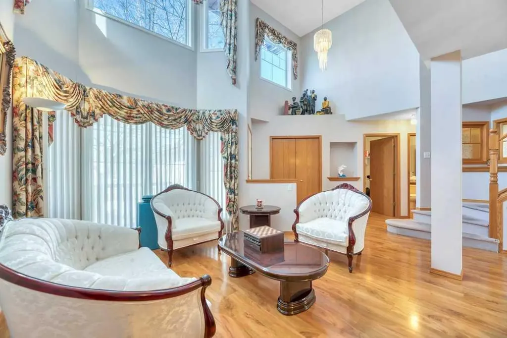 52 Country Hills Green NW Calgary AB T3K 4Y4