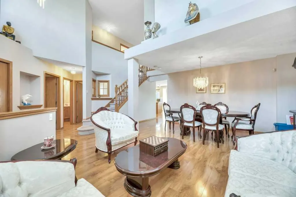 52 Country Hills Green NW Calgary AB T3K 4Y4