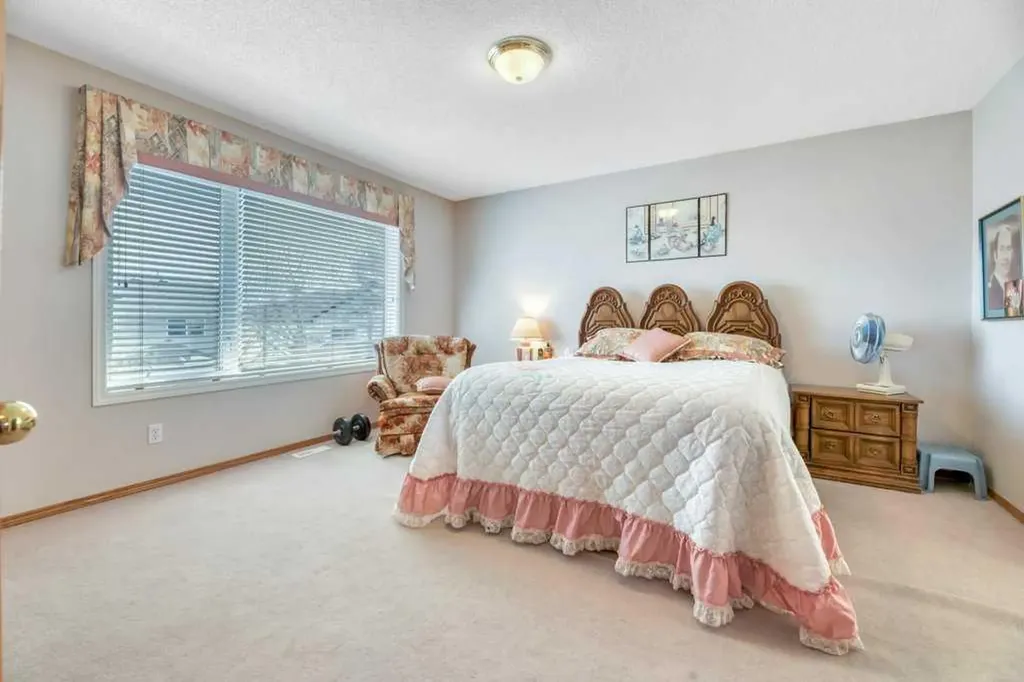 52 Country Hills Green NW Calgary AB T3K 4Y4