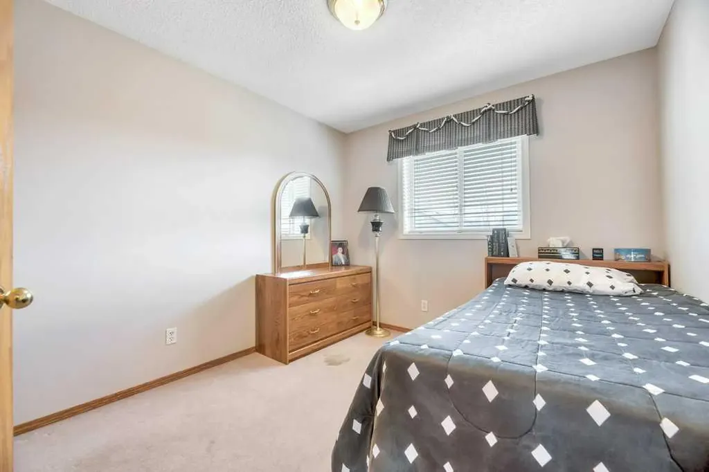 52 Country Hills Green NW Calgary AB T3K 4Y4