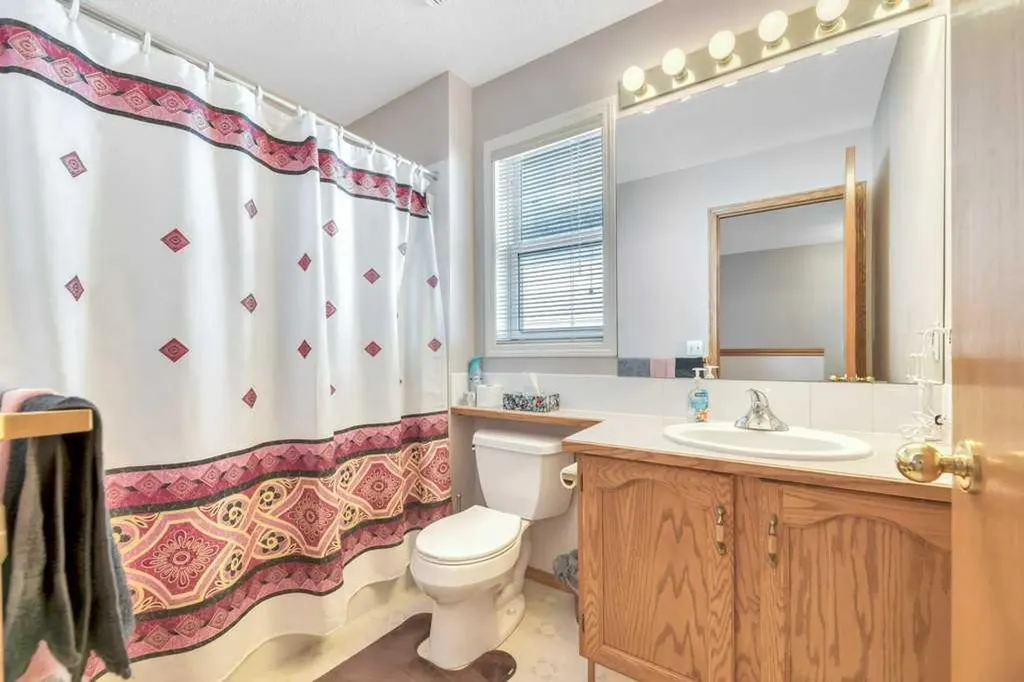 52 Country Hills Green NW Calgary AB T3K 4Y4