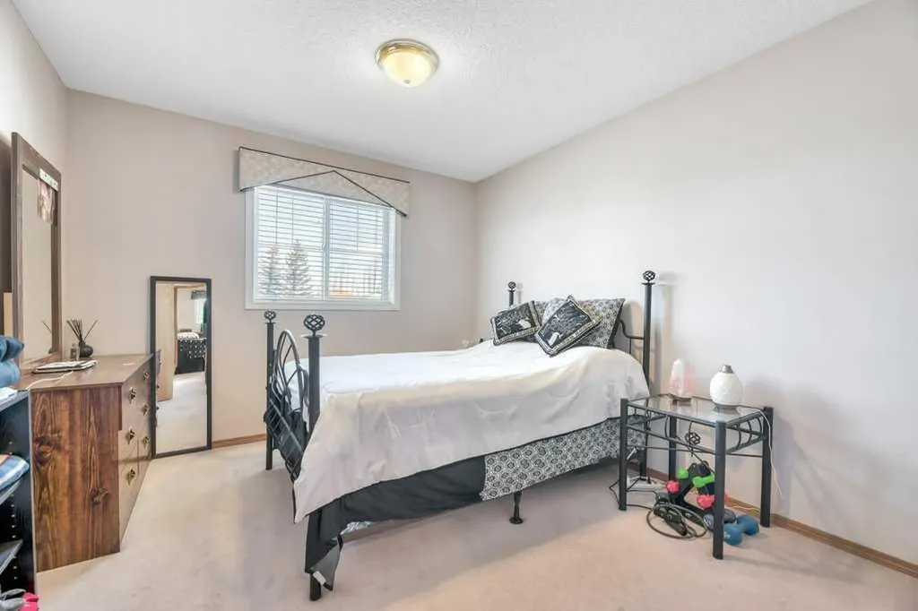 52 Country Hills Green NW Calgary AB T3K 4Y4