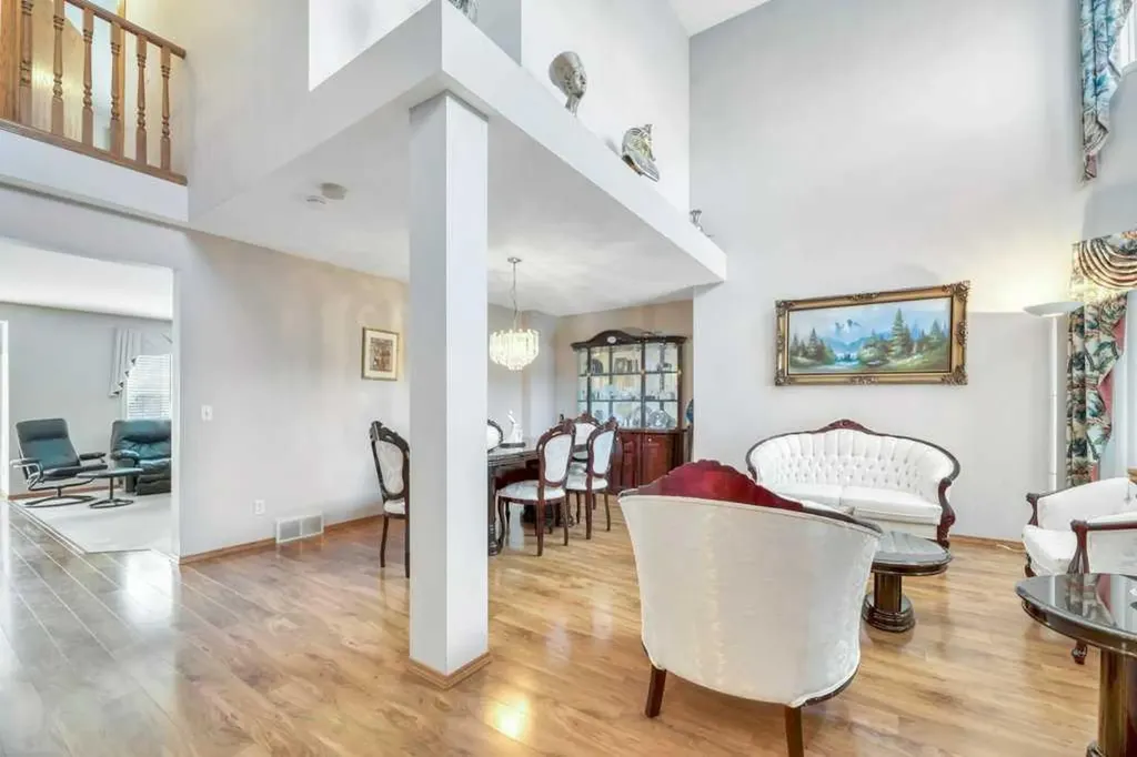 52 Country Hills Green NW Calgary AB T3K 4Y4