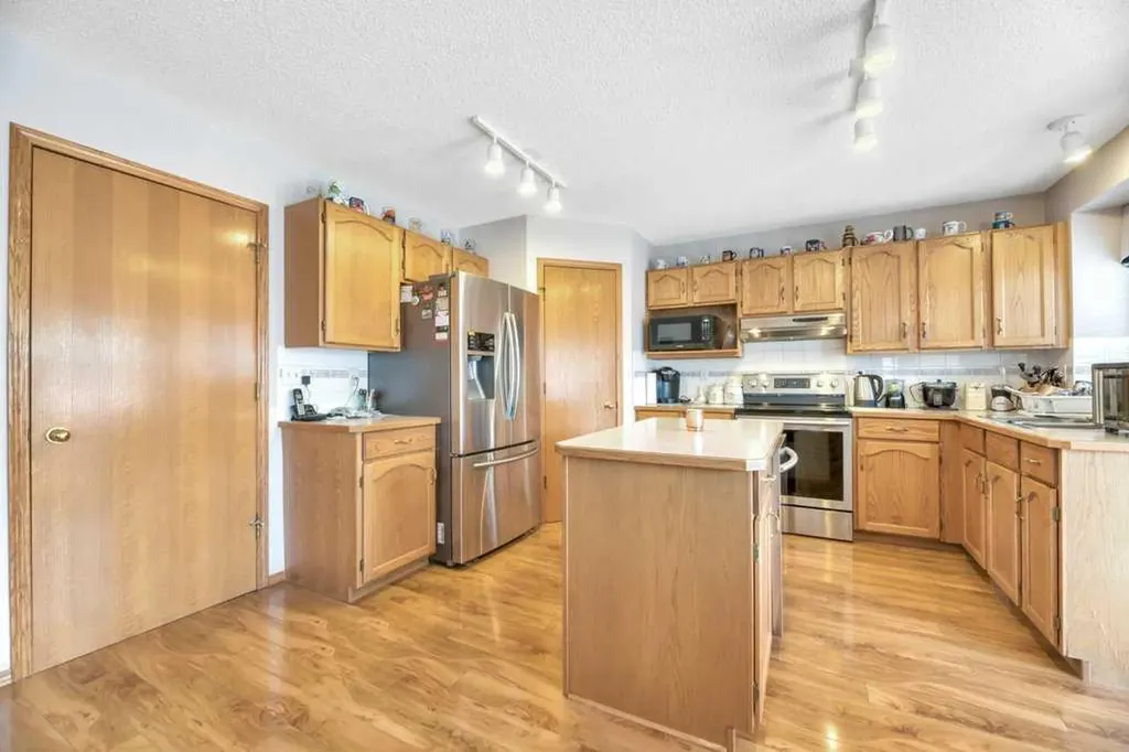 52 Country Hills Green NW Calgary AB T3K 4Y4