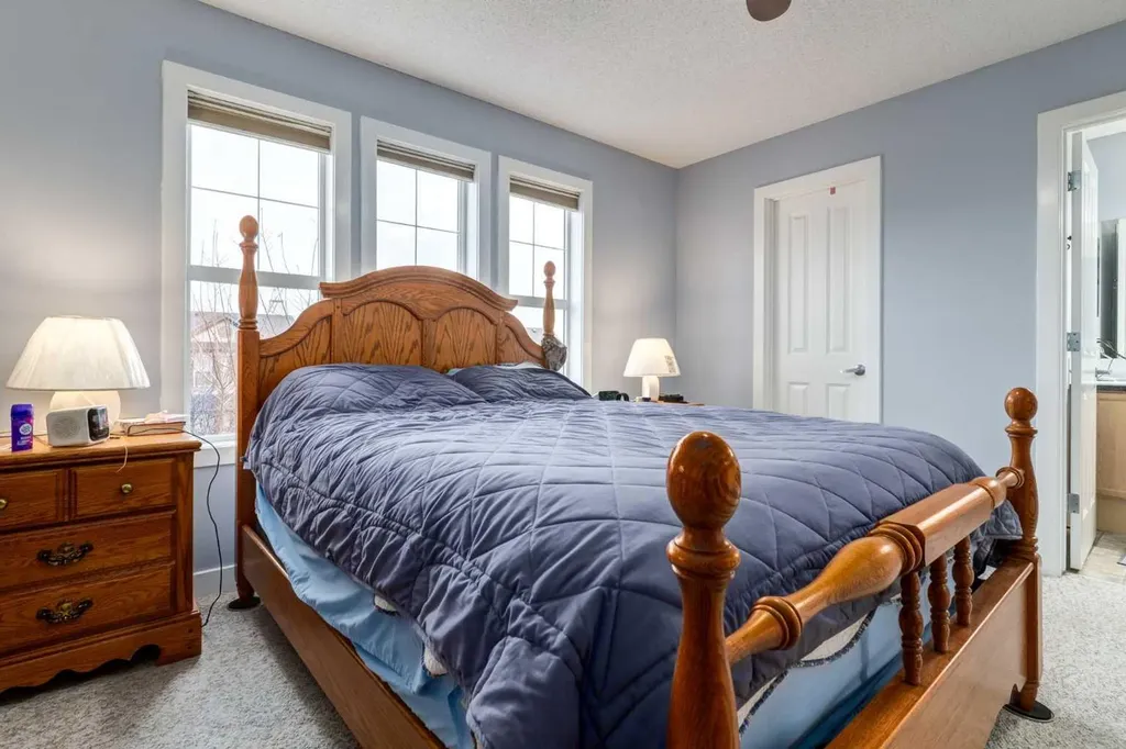 216 Silverado Range Close SW Calgary AB T2X 0C1