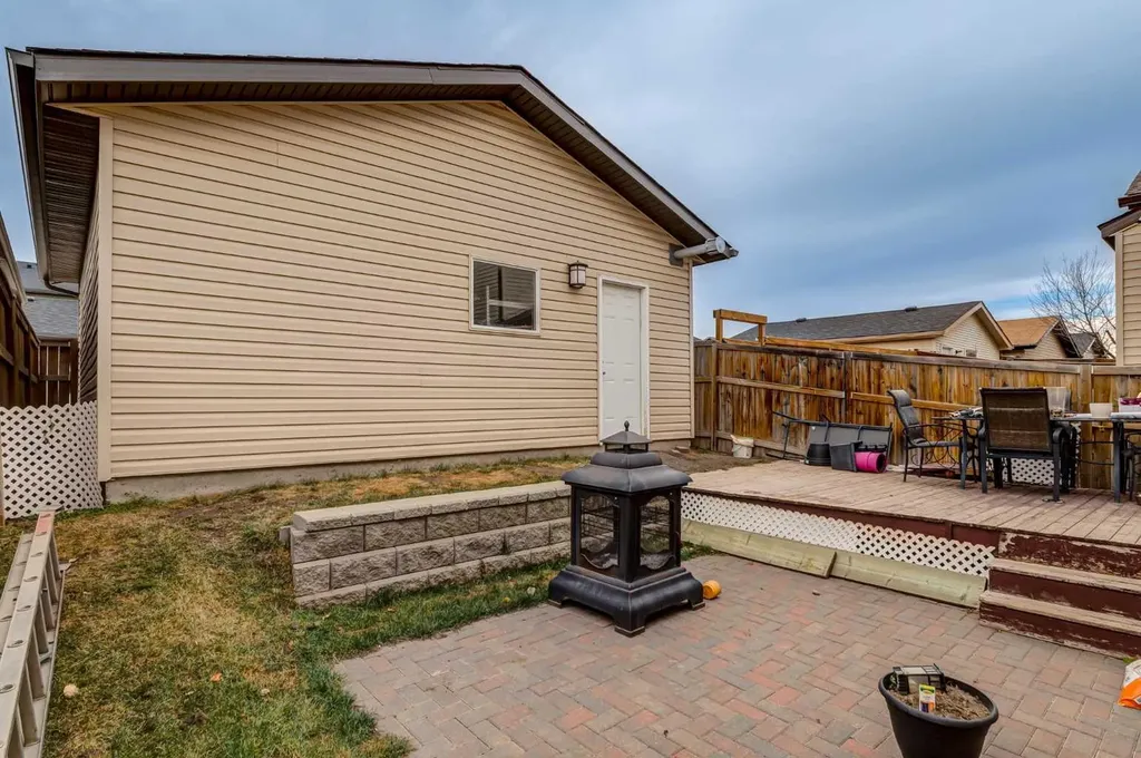 216 Silverado Range Close SW Calgary AB T2X 0C1