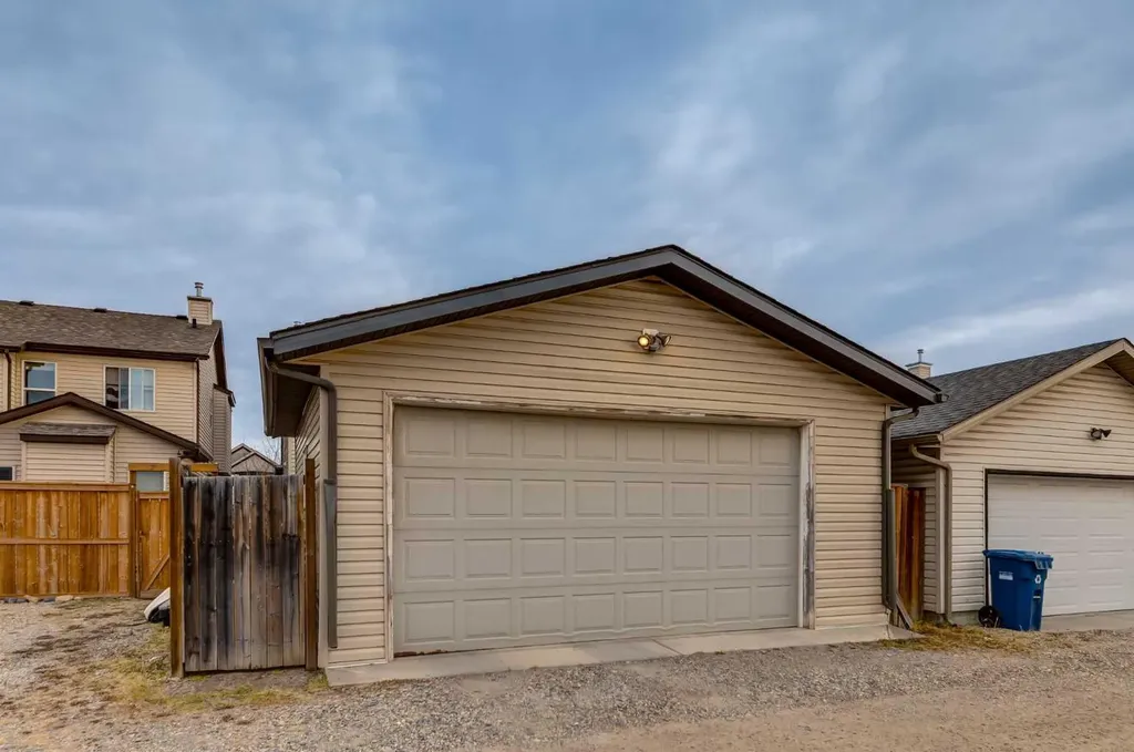 216 Silverado Range Close SW Calgary AB T2X 0C1