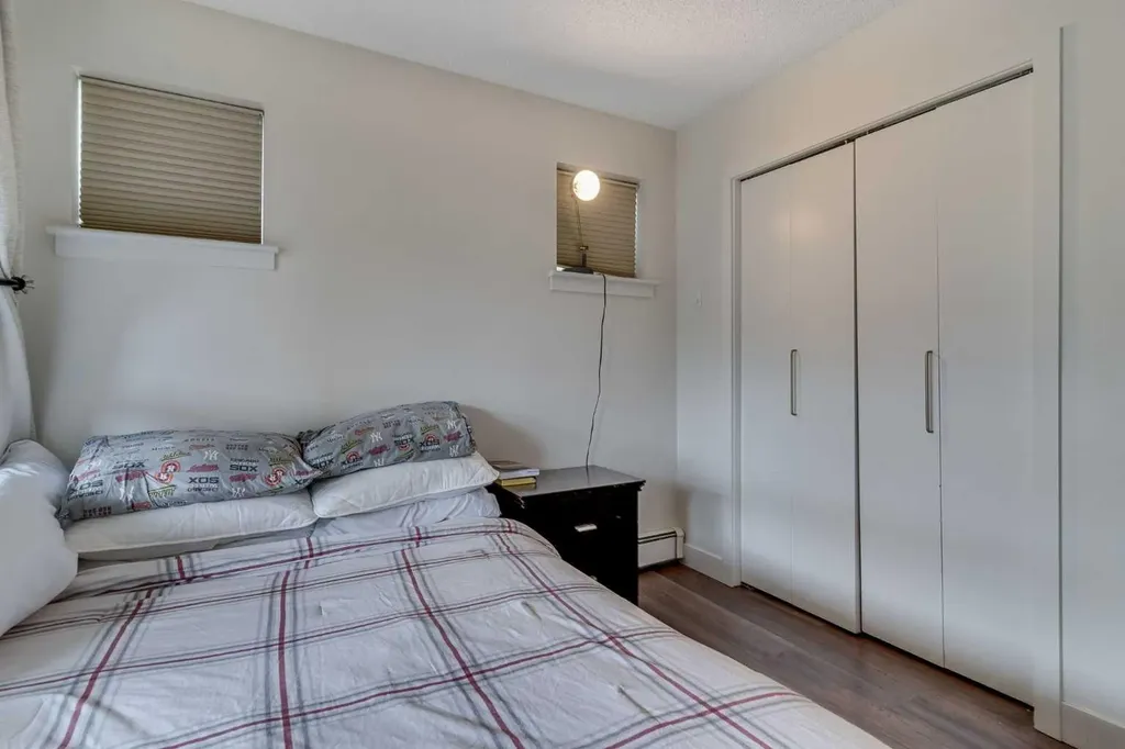 35 Richard Court SW Calgary AB T3E 7N9