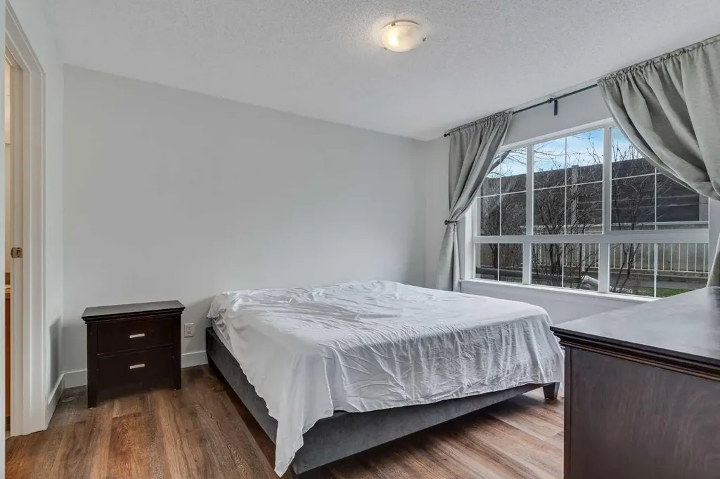 35 Richard Court SW Calgary AB T3E 7N9