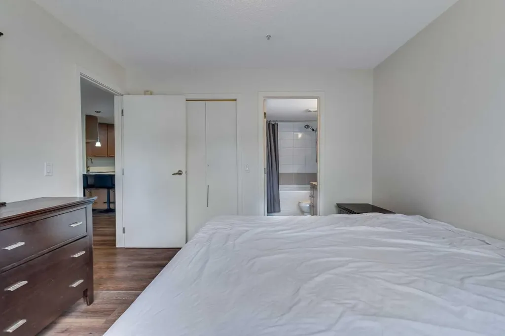 35 Richard Court SW Calgary AB T3E 7N9