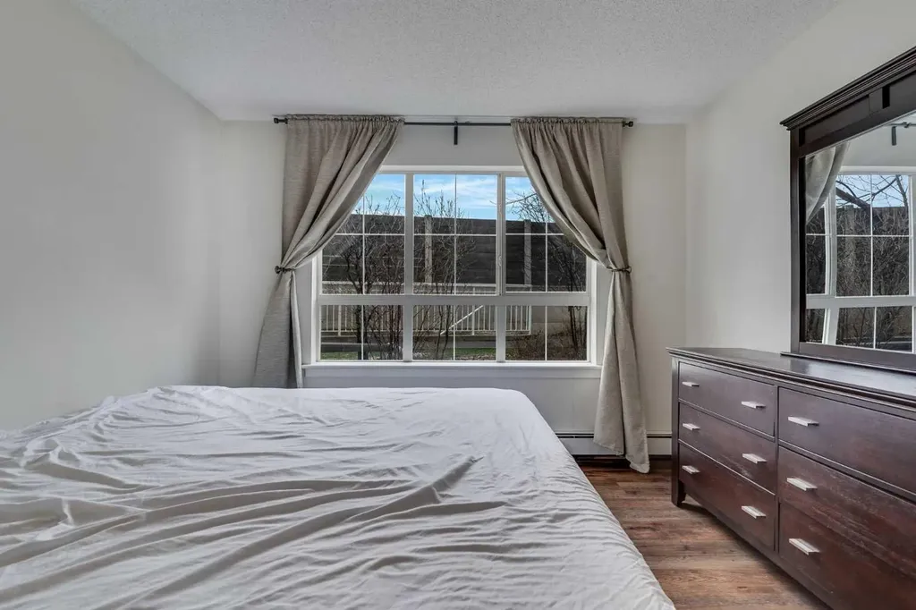 35 Richard Court SW Calgary AB T3E 7N9