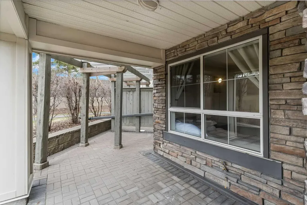 35 Richard Court SW Calgary AB T3E 7N9